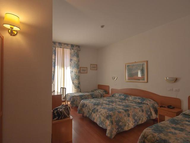 фото отеля  Hotel Tirreno изображение №13