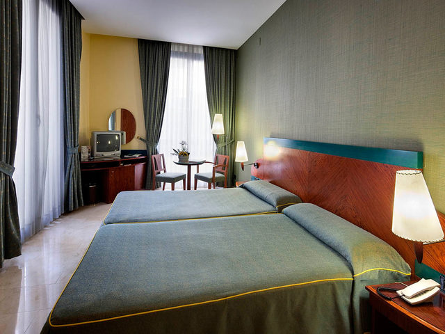 фото Gran Hotel Barcino изображение №30