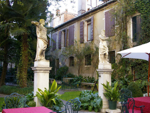 фото Hotel Palazzo Abadessa изображение №2
