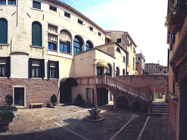 фото отеля Palazzo Contarini Porta di Ferro изображение №1