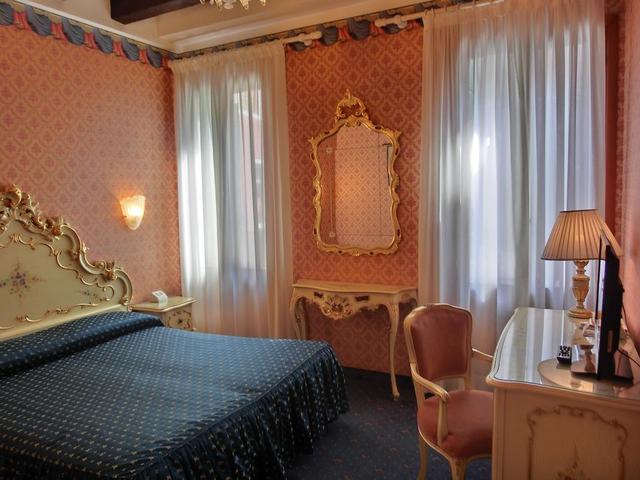 фото отеля Comfort Hotel Diana изображение №17