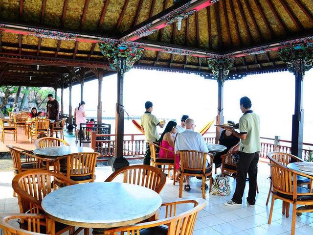 фото отеля The Rishi Candidasa Beach Hotel изображение №5
