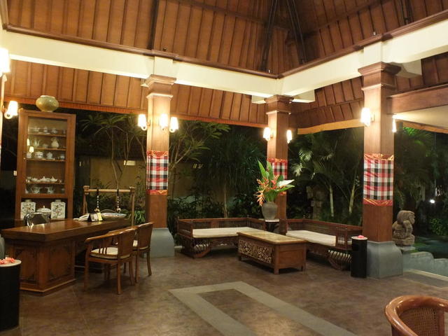 фотографии отеля Besakih Beach Hotel изображение №11