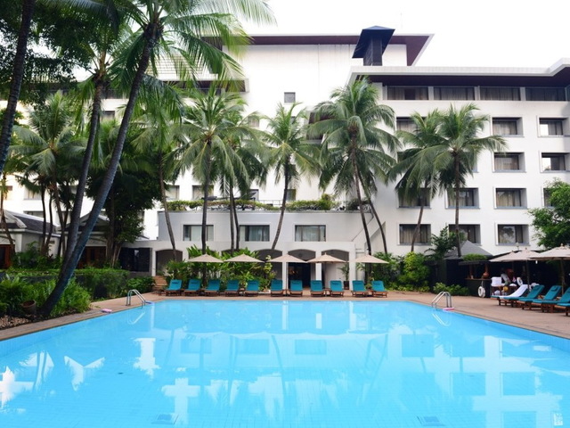фото отеля Anantara Siam Bangkok Hotel (ex. Four Seasons Hotel Bangkok; Regent Bangkok) изображение №1