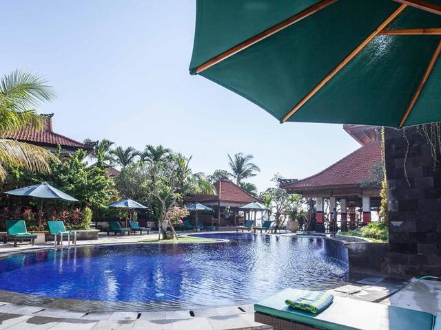 фото отеля Vila Shanti Beach Hotel изображение №1