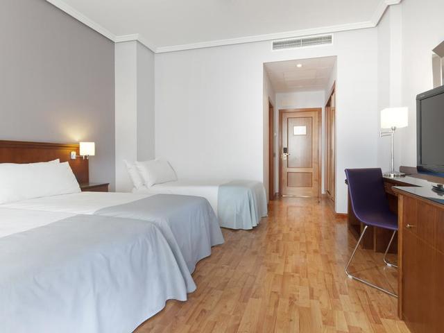 фото отеля Tryp Madrid Cibeles изображение №25