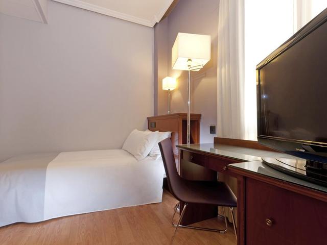 фото Tryp Madrid Cibeles изображение №22