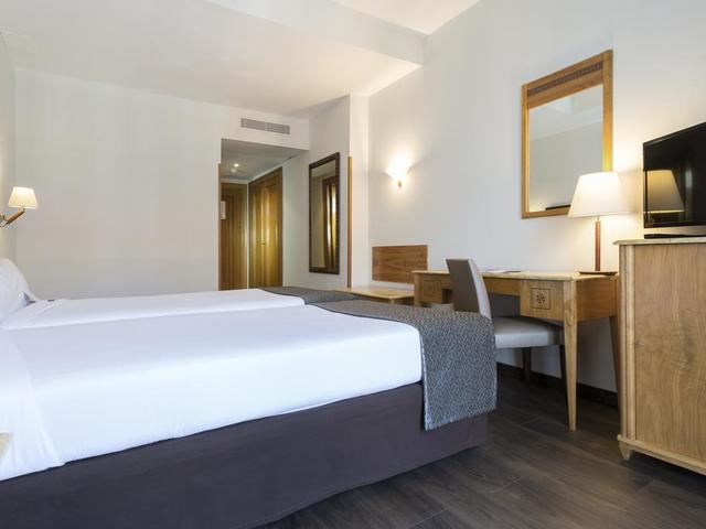 фото отеля Eurostars Madrid Gran Via (ex. Exe Hotel El Coloso; El Coloso) изображение №21