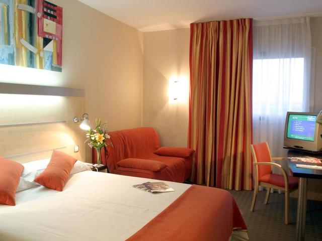 фото отеля Holiday Inn Express Alcorcon изображение №13