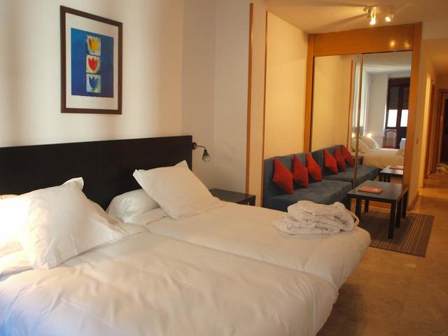 фото отеля Stylish City Aparthotel (ex. A&H Suites Internacional) изображение №17
