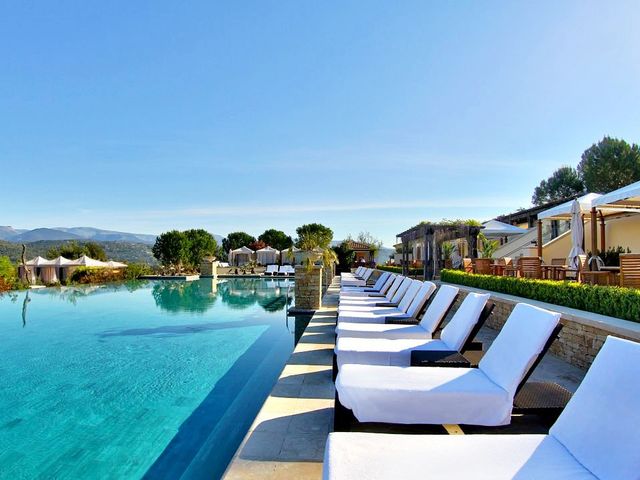 фото отеля Terre Blanche Hotel Spa Golf Resort (ех. Four Seasons Resort Provence et Terre Blanche) изображение №1