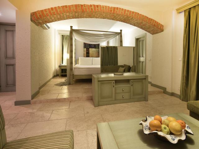 фото отеля Temenos Luxury Suites Hotel & Spa изображение №45