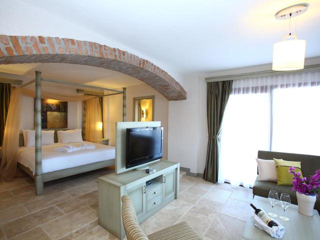 фото отеля Temenos Luxury Suites Hotel & Spa изображение №13