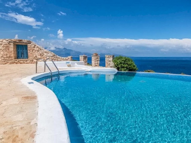 фото отеля Aspaki Santorini Luxury Hotel & Suites изображение №1