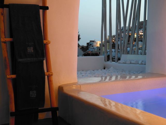 фото отеля Aspaki Santorini Luxury Hotel & Suites изображение №9