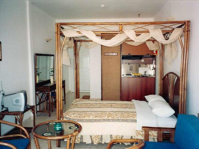 фото Villa George Hotel Apartments изображение №2
