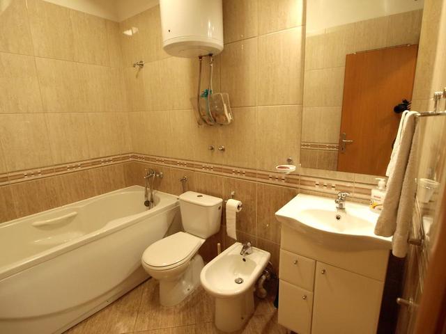 фото отеля Apartment Vrkici (ex. Apartment Novigrad; bb3 Room House 60 M2 Inh 32789) изображение №13