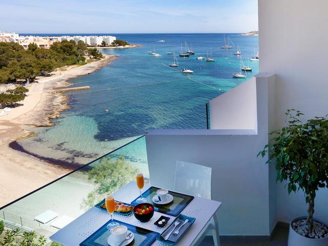 фото AxelBeach Ibiza Suites Apartments (ex. Sundown Ibiza Suites & Spa; Club Nautilus Hotel) изображение №34