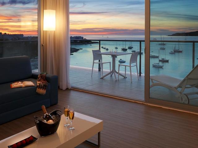 фото AxelBeach Ibiza Suites Apartments (ex. Sundown Ibiza Suites & Spa; Club Nautilus Hotel) изображение №14