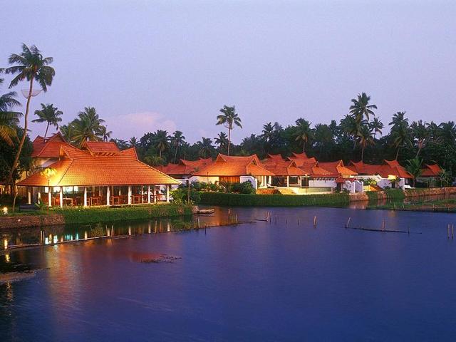 фотографии отеля Kumarakom Lake Resort изображение №19