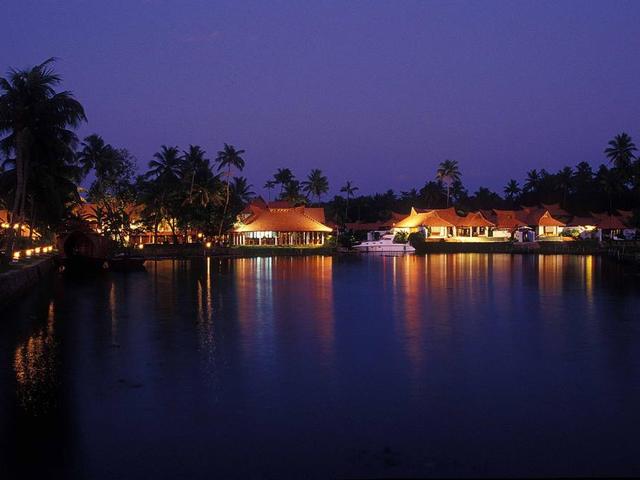 фотографии отеля Kumarakom Lake Resort изображение №3