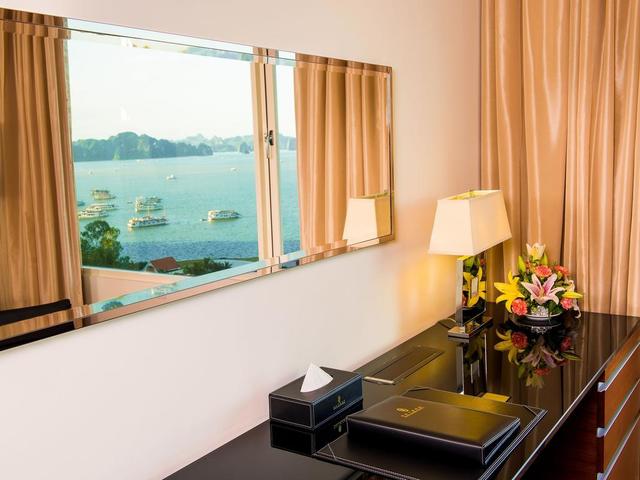 фото отеля Royal International Hotel & Villas (Royal Casino Hotel & Villa Halong Bay) изображение №17