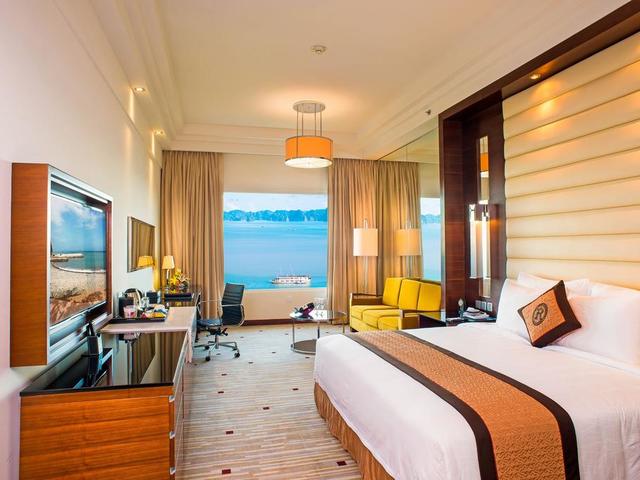 фотографии Royal International Hotel & Villas (Royal Casino Hotel & Villa Halong Bay) изображение №12