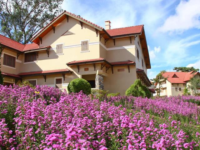 фото отеля Monet Garden Villa (ex. Hoang Anh - Dat Xanh Dalat Resort; Royal Hotel & Villas Dalat) изображение №1