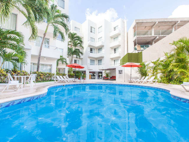 фото отеля Ramada Cancun City изображение №1