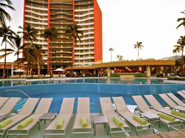 фото отеля Sunset Plaza Beach Resort & Spa изображение №1