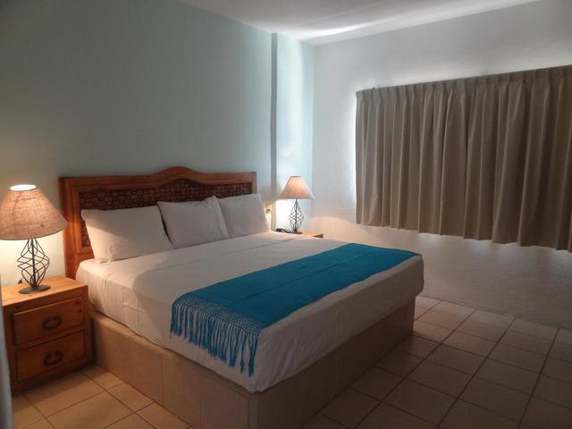 фото Emperador Vallarta Beachfront Hotel & Suites изображение №14
