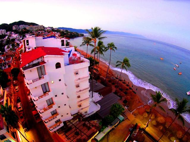 фото Emperador Vallarta Beachfront Hotel & Suites изображение №10