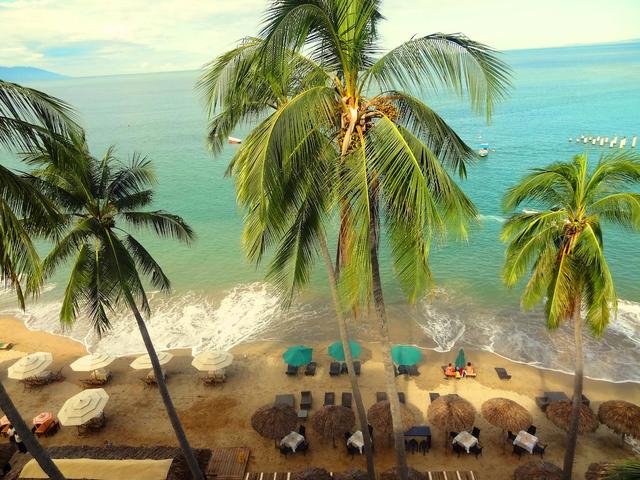 фото отеля Emperador Vallarta Beachfront Hotel & Suites изображение №5