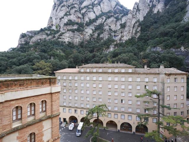 фото отеля Apartamentos Montserrat Abat Marcet изображение №1