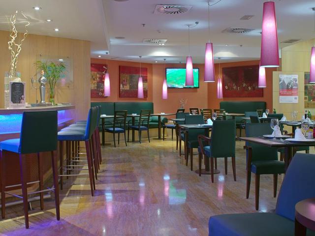 фотографии отеля Holiday Inn Madrid Bernabeu изображение №11