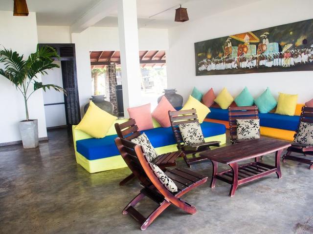 фото отеля Sri Gemunu Beach Resort изображение №37
