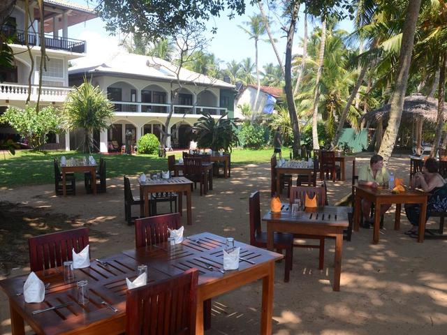 фото отеля Sri Gemunu Beach Resort изображение №33