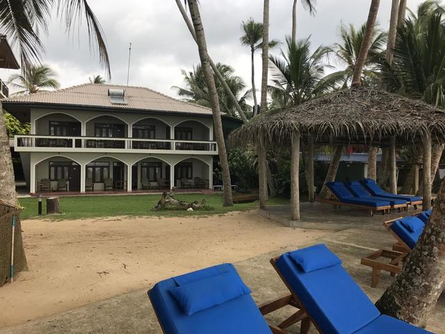 фото Sri Gemunu Beach Resort изображение №30