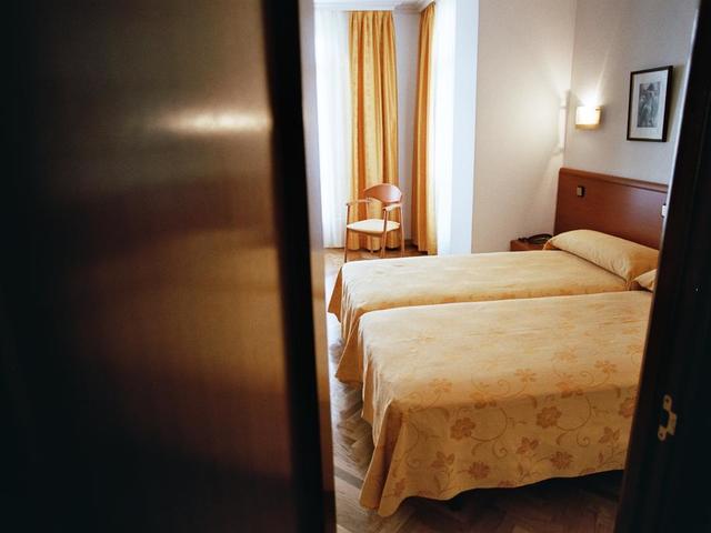 фото отеля Hostal Jerez изображение №9