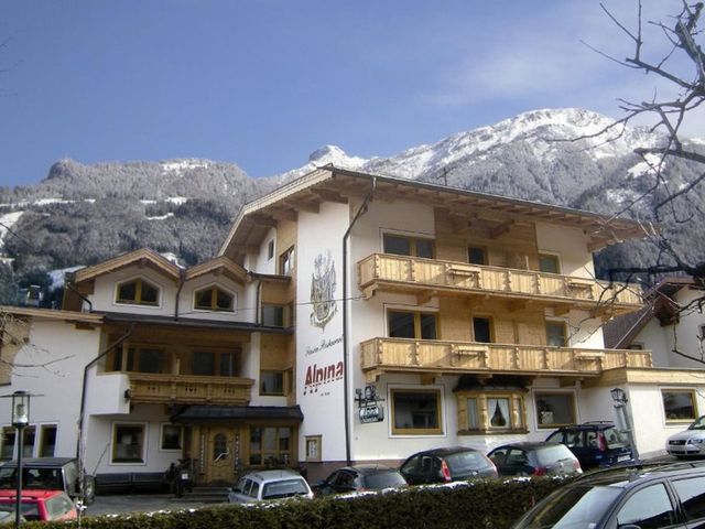 фото Alpina Hotel (ex. Alpina Pension) изображение №10