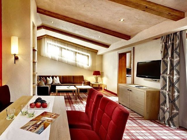 фотографии Hotel Berghof Crystal Spa & Sports изображение №12