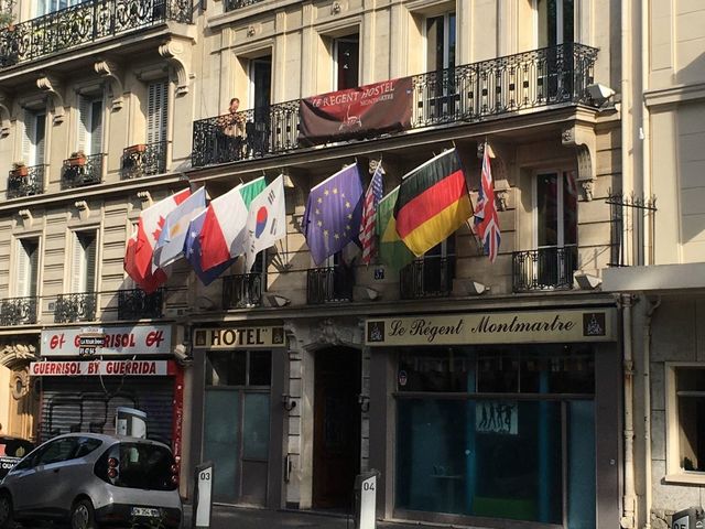 фото отеля Le Regent Hostel Montmartre изображение №1