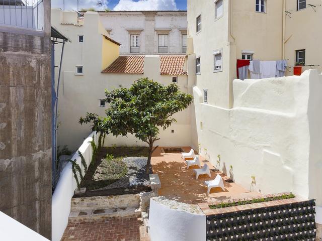 фотографии отеля Hello Lisbon Castelo Apartments изображение №3