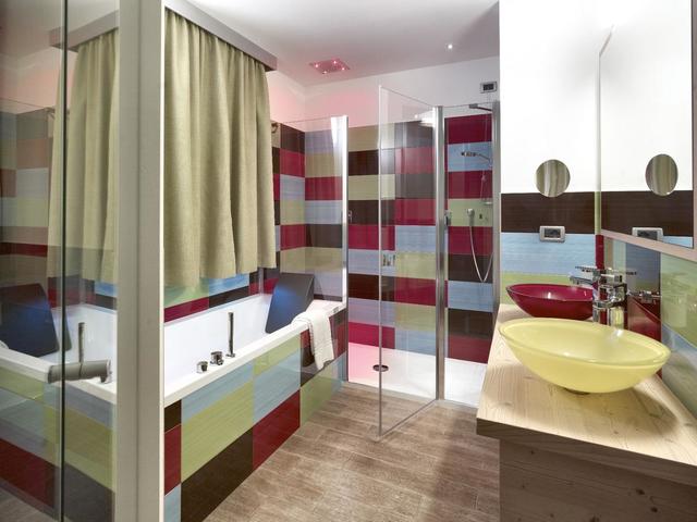 фото отеля Color Home Suite Apartments изображение №21