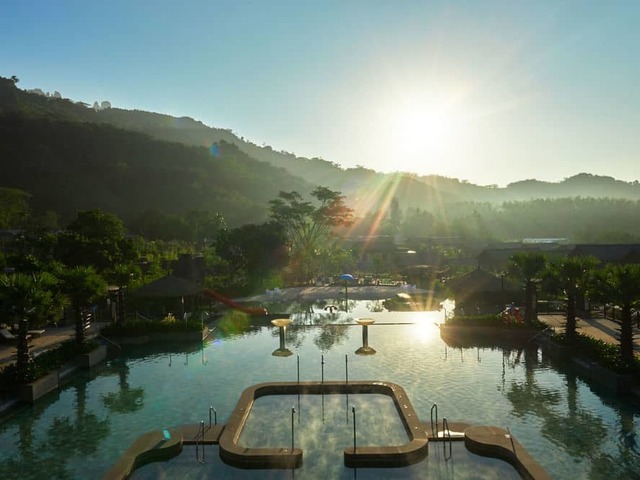 фото отеля DoubleTree Resort by Hilton Hotel Hainan - Qixianling Hot Spring изображение №1