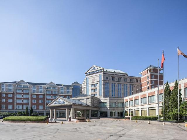 фото Wyndham Beijing North (ex.The Loong Palace Hotel & Resort; Crowne Plaza Hotel North Beijing) изображение №22