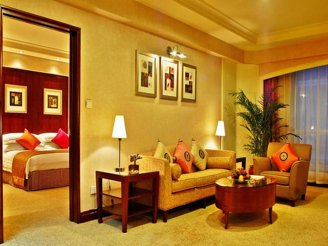 фото Wyndham Beijing North (ex.The Loong Palace Hotel & Resort; Crowne Plaza Hotel North Beijing) изображение №14