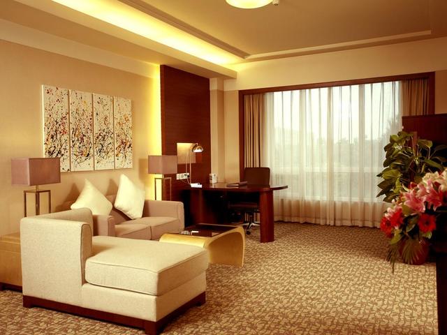 фотографии отеля Wyndham Beijing North (ex.The Loong Palace Hotel & Resort; Crowne Plaza Hotel North Beijing) изображение №3