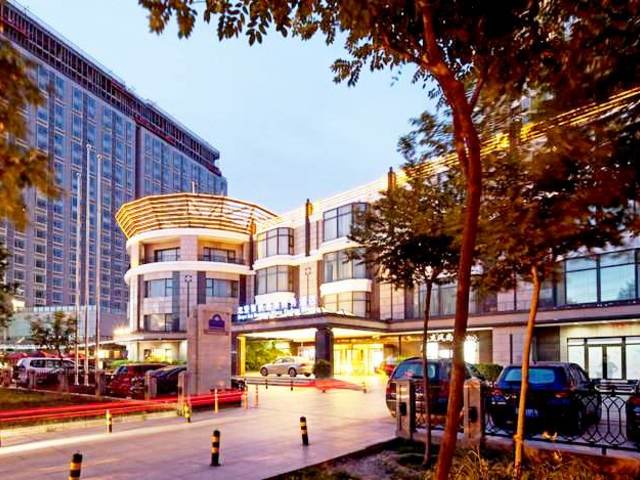 фото отеля JI Hotel 798 Art Zone Beijing (ех. Days Inn Business Place Yinfeng Beijing) изображение №1