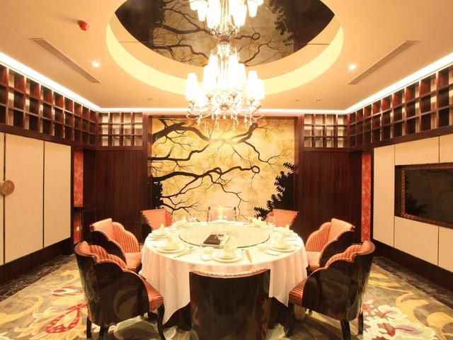 фото Beijing Yuehong International Hotel (ех. New Happy Inn International; Soluxe Happy Inn International) изображение №10